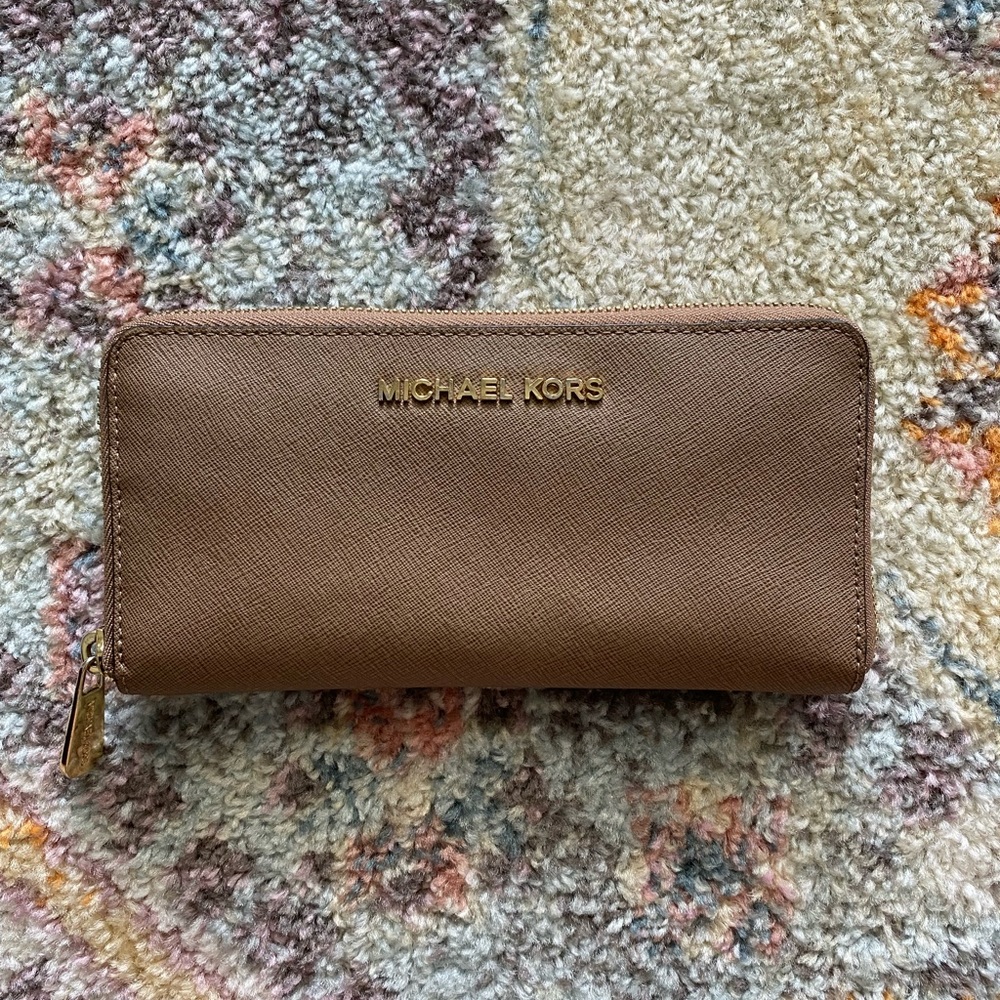Michael Kors Zipper Wallet